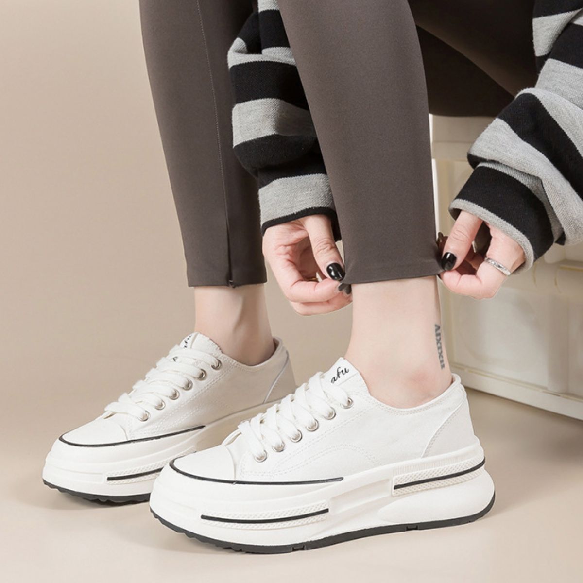 The Peyton - Tied Round Toe Platform Sneakers